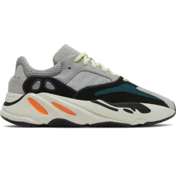 Adidas Yeezy 700 Boost Wave Runner (2017/2023)< Trainers