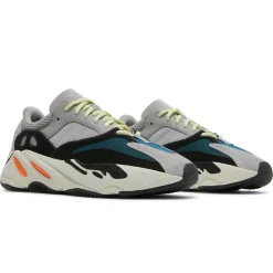 Adidas Yeezy 700 Boost Wave Runner (2017/2023)< Trainers