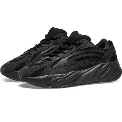 Adidas Yeezy Boost 700 V2 Vanta< Black Trainers|Trainers