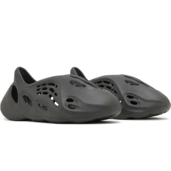 Adidas Yeezy Foam RNNR Carbon< Black Trainers|Trainers
