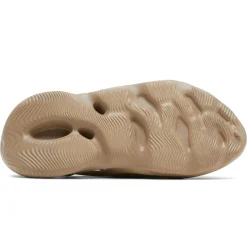 Adidas Yeezy Foam RNNR Mist< Trainers