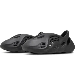 Adidas Yeezy Foam RNNR Onyx< Black Trainers|Trainers