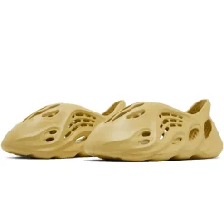 Adidas Yeezy Foam Runner Sulfur< Trainers