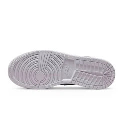 Air Jordan 1 Mid Barely Grape (GS)< Trainers