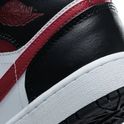 Air Jordan 1 Mid Black Fire Red (GS)< Trainers