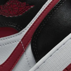 Air Jordan 1 Mid Gym Red Black White (GS)< Trainers