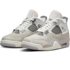 Air Jordan 4 Retro Frozen Moments (W)< Trainers