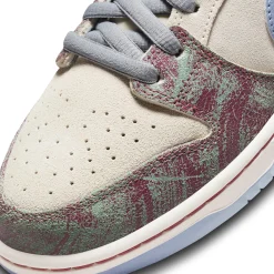Nike Crenshaw Skate Club x SB Dunk Low< Trainers