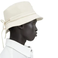 Jacquemus Le Bob Gadjo Off White Bucket Hat< Hats & Caps