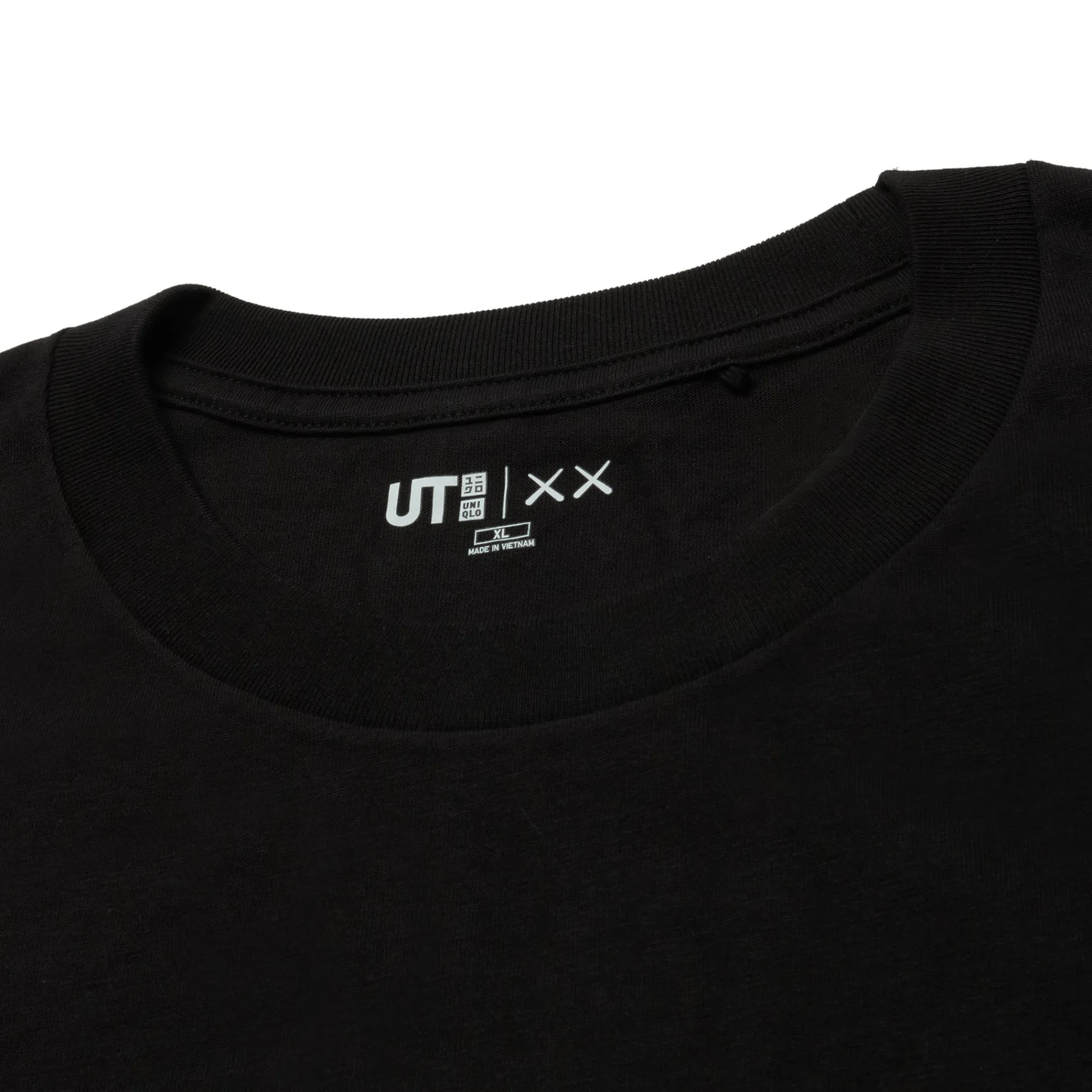 Kaws x Uniqlo UT Graphic Black T Shirt< T-shirts