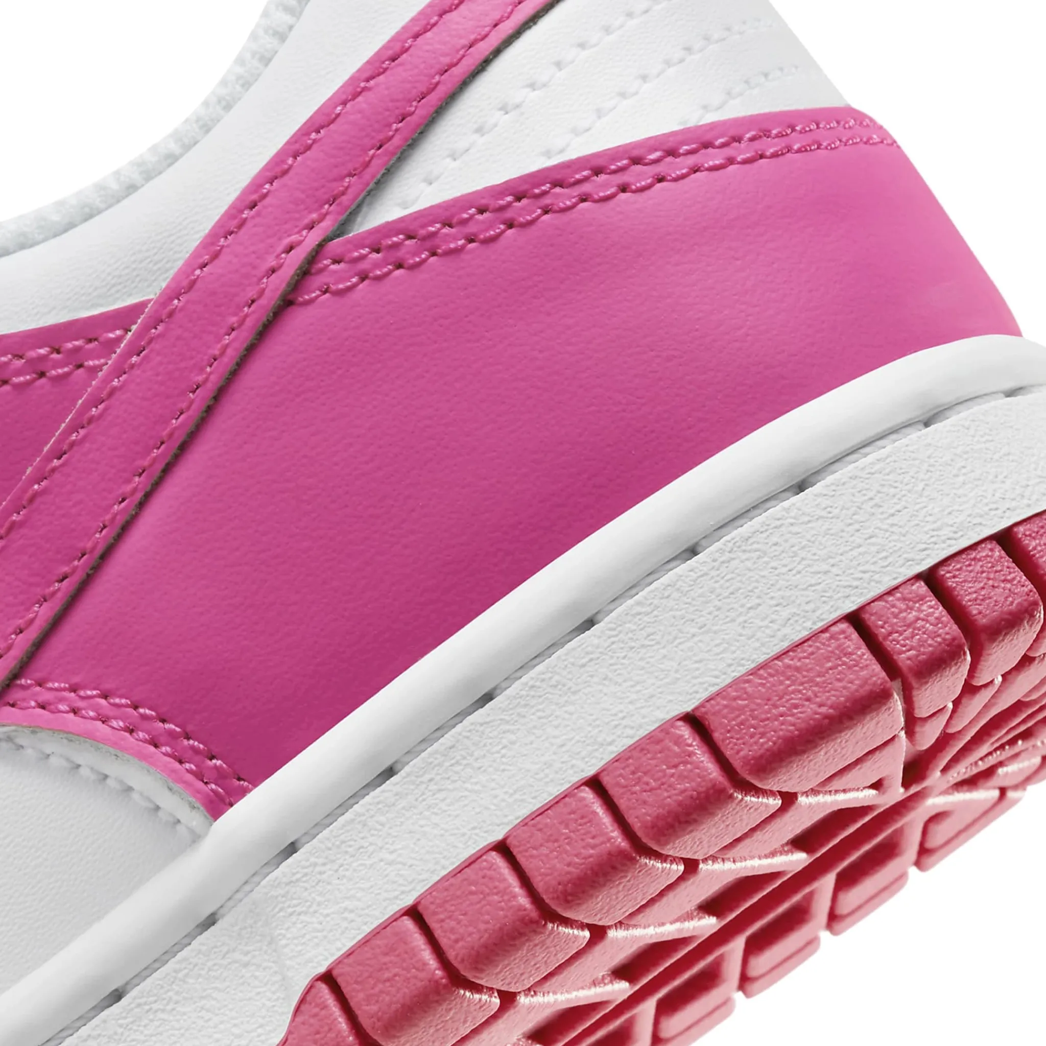 Nike Dunk Low Laser Fuchsia (GS)< Trainers