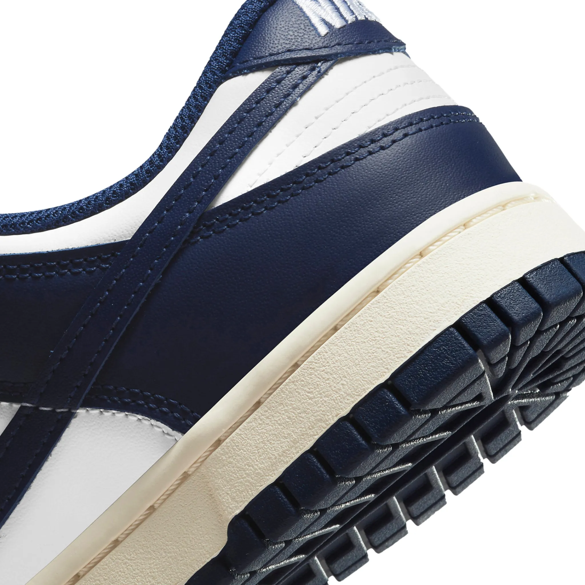 Nike Dunk Low Vintage Navy (W)< Trainers