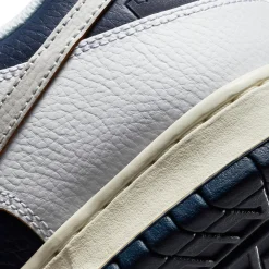 Nike x HUF SB Dunk Low New York City< White Trainers|Trainers