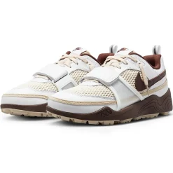 Nike Travis Scott x Zoom Field Jaxx Light Chocolate< White Trainers|Trainers